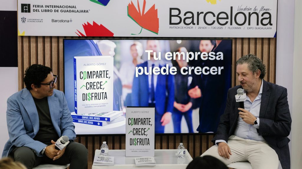 Charla de Alberto Gómez sobre crecimiento empresarial en la FIL.